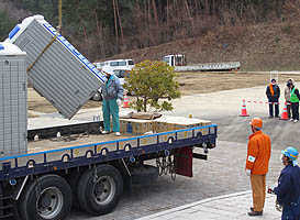 津波で大きな被害にあった宮城県南三陸町に仮設トイレ30台を設置しました